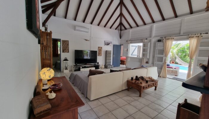 Living Room1 Scaled 700x400